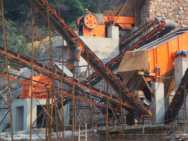 破碎生產(chǎn)現(xiàn)場