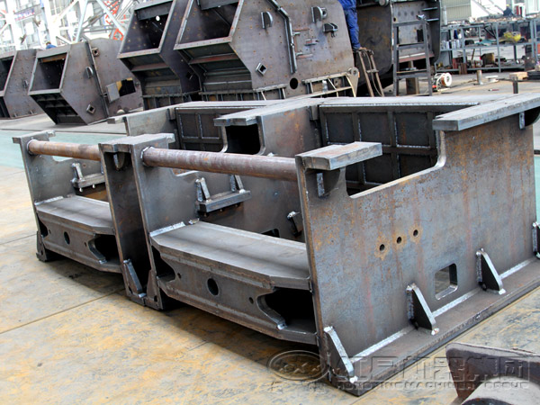 顎式破碎機的調(diào)整座固定槽