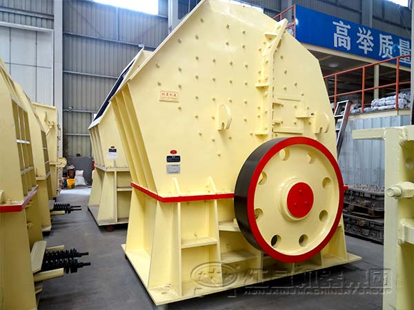 重錘式破碎機(jī)側(cè)面