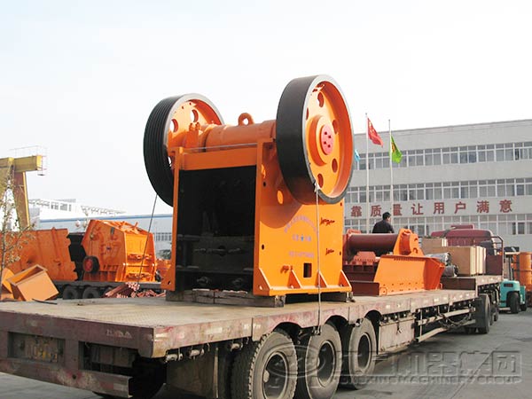 鄂式破碎機(jī)、振動給料機(jī)