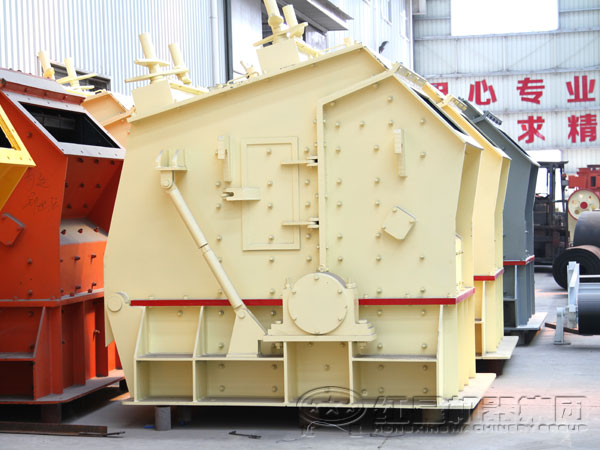 反擊式破碎機(jī)廠家車間