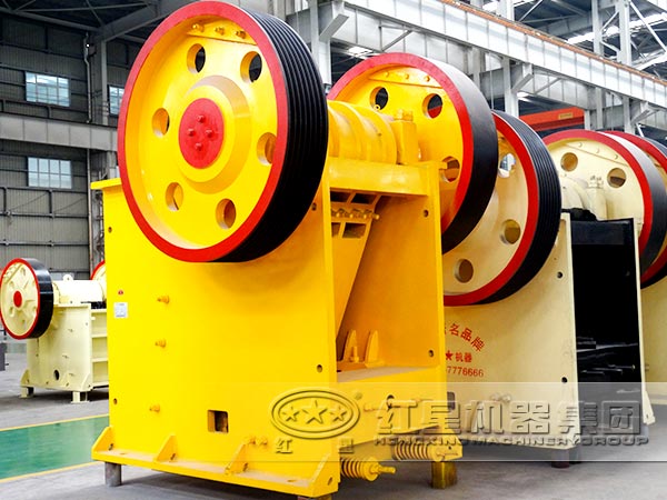 花崗巖粉碎機(jī)設(shè)備車間