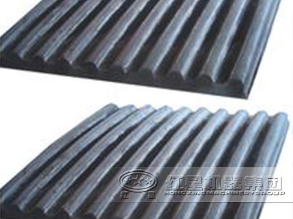 鄂式破碎機動鄂