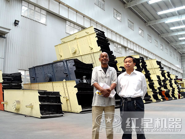 圓振動(dòng)篩廠家生產(chǎn)車間