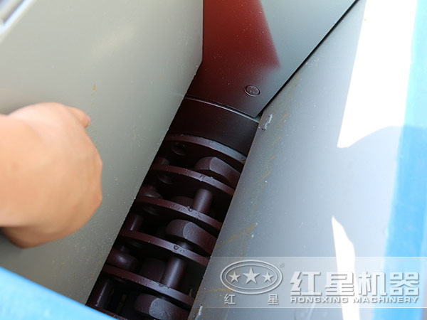 錘式破碎機(jī)進(jìn)料口