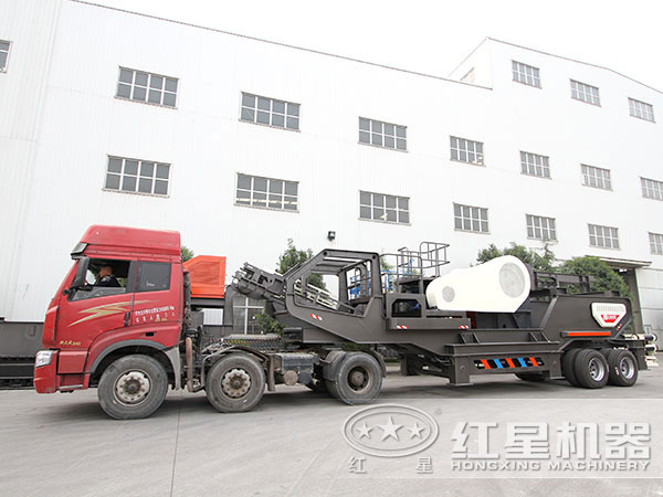 環(huán)保移動石子粉碎機(jī)發(fā)貨中
