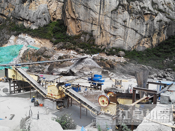 時產(chǎn)1000噸石料生產(chǎn)線安裝現(xiàn)場