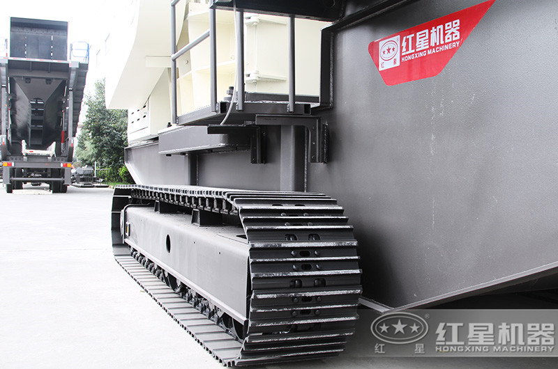 紅星履帶式鵝卵石破碎機——全鋼履帶式底盤結構，適應性更強