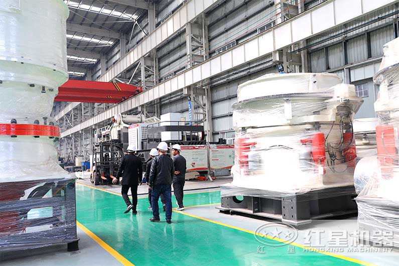 山西用戶來河南紅星廠區(qū)參觀圓錐式破碎機(jī)