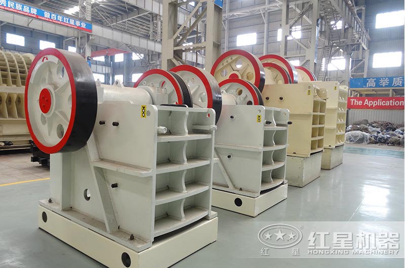 紅星固定式顎式破碎機(jī)生產(chǎn)車間