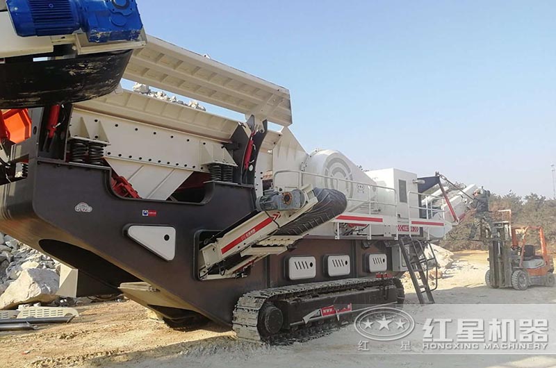 履帶式建筑垃圾破碎機(jī)生產(chǎn)現(xiàn)場