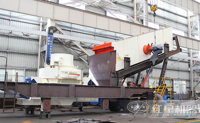 紅星移動式打砂機生產車間，技術人員正在一絲不茍的工作