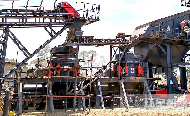 圓錐式破碎機性能優(yōu)、產(chǎn)量高，被廣泛應(yīng)用于各大砂石生產(chǎn)線