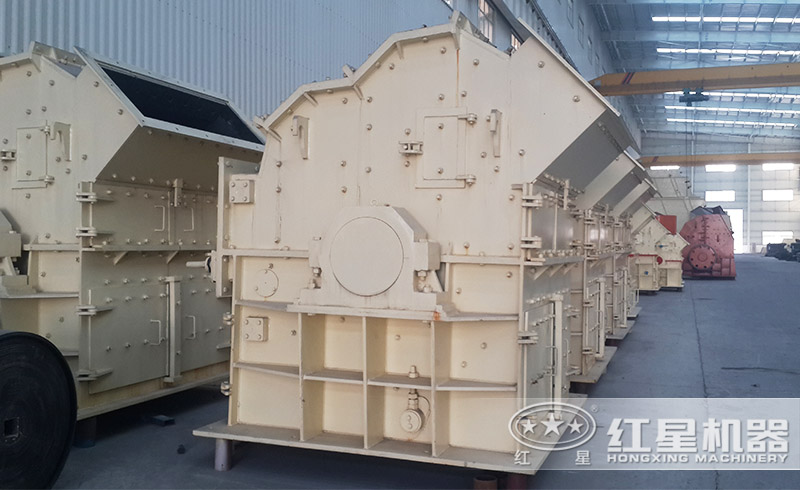 紅星細(xì)碎機(jī)生產(chǎn)車間，現(xiàn)貨供應(yīng)，也可定制服務(wù)