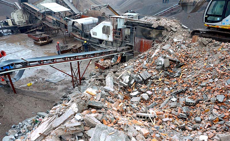 時產(chǎn)500噸的建筑垃圾粉碎現(xiàn)場