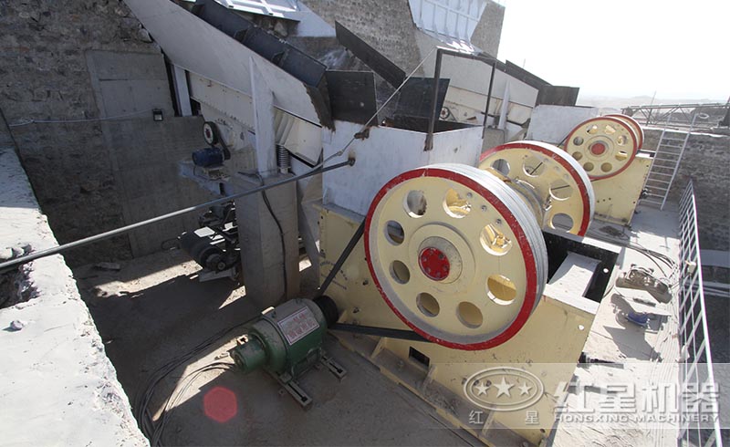 紅星顎式破碎機生產(chǎn)線現(xiàn)場