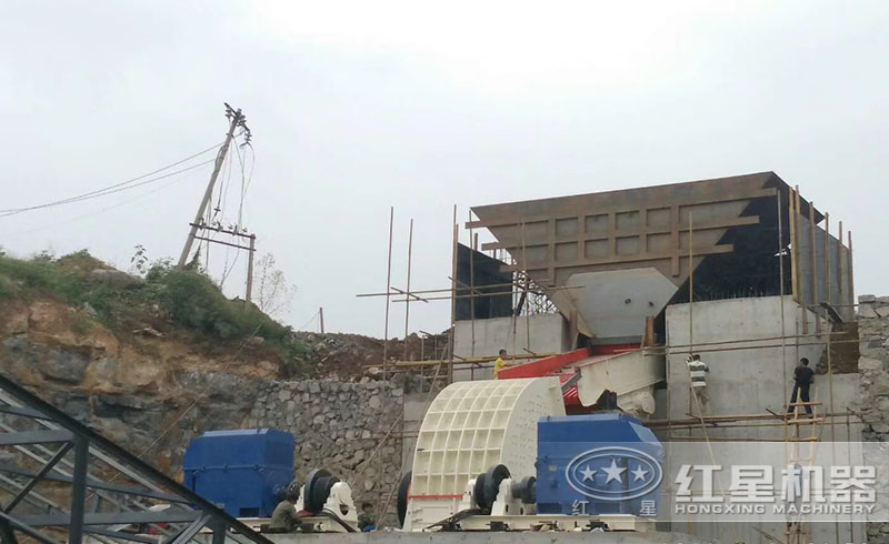 紅星錘式破碎機(jī)安裝現(xiàn)場