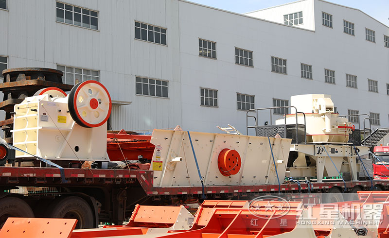 紅星硬石粉碎機(jī)質(zhì)高價(jià)廉，遠(yuǎn)銷各地