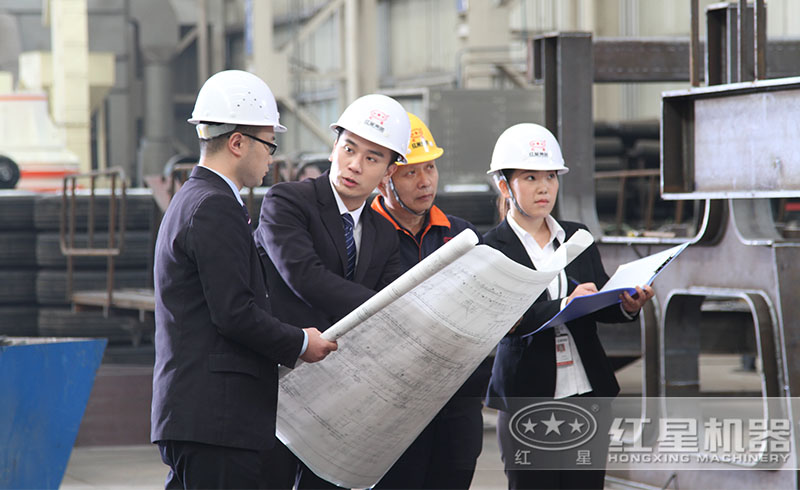 紅星設(shè)備以質(zhì)取勝，技術(shù)人員正專注于工作