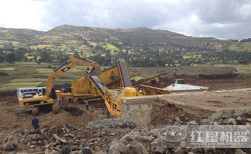 紅星反擊破移動破碎站生產(chǎn)現(xiàn)場
