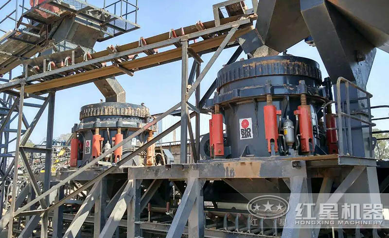 紅星大型圓錐式破碎機(jī)生產(chǎn)線現(xiàn)場(chǎng)