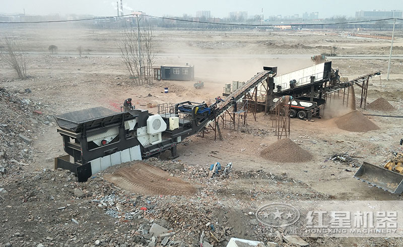 紅星移動(dòng)式破石生產(chǎn)線現(xiàn)場(chǎng)