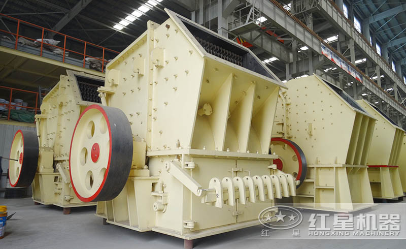 紅星單段錘式破碎機車間一角