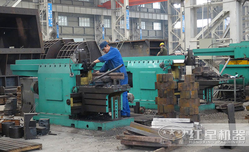 紅星大型現(xiàn)代化生產(chǎn)車間，資深技術(shù)人員，匠心打造高品質(zhì)設(shè)備