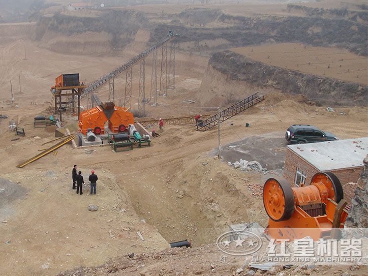 紅星顎式破碎機組建現(xiàn)場