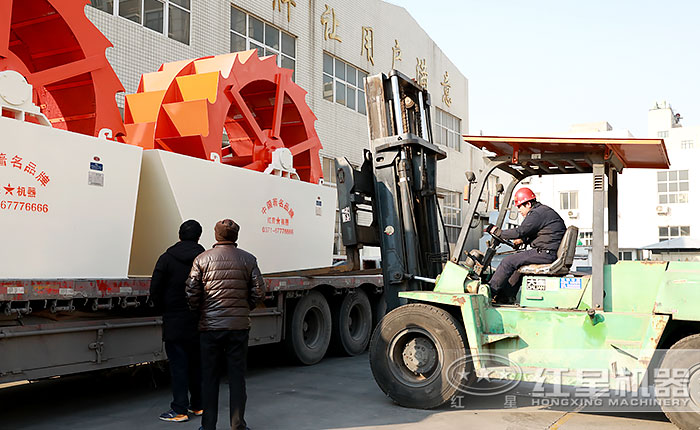 用戶來紅星廠區(qū)參觀了解洗沙機(jī)