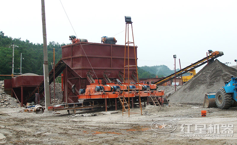 紅星用戶對(duì)輥式破碎機(jī)碎石生產(chǎn)線現(xiàn)場(chǎng)