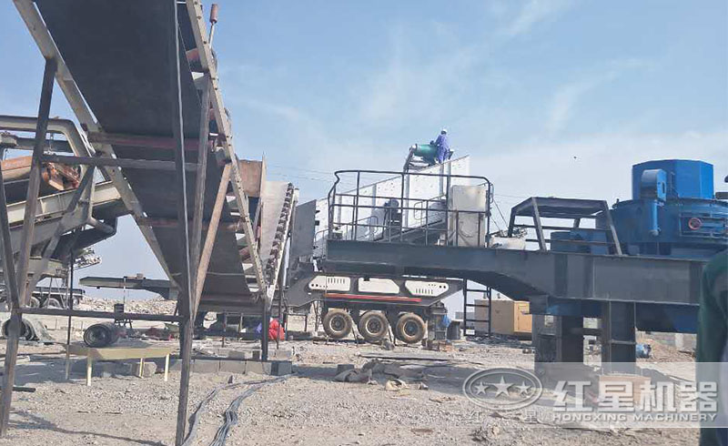 紅星用戶移動式石料粉沙機生產線現場