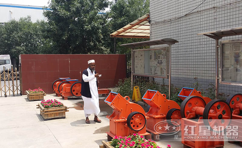 紅星錘式破碎機(jī)高質(zhì)低價(jià)，遠(yuǎn)銷各地