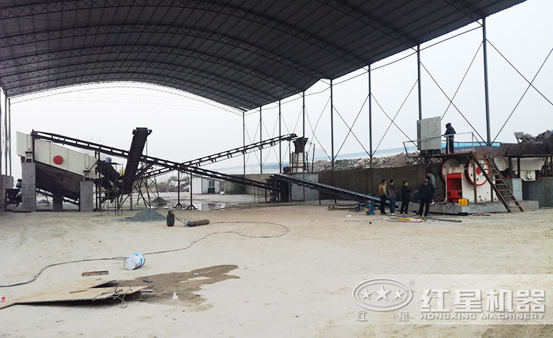 紅星用戶顎式破碎機(jī)碎石現(xiàn)場