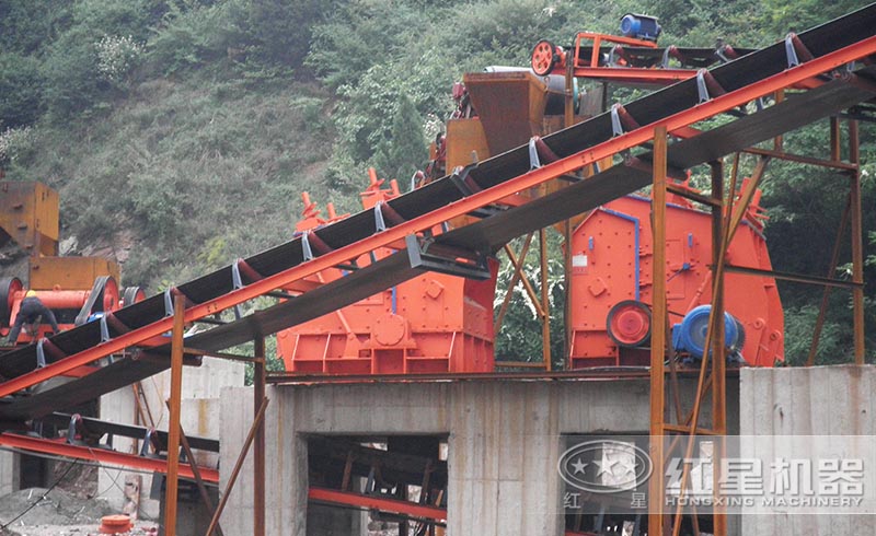 紅星用戶反擊式破碎機(jī)現(xiàn)場(chǎng)