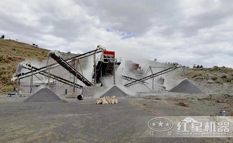 移動(dòng)式石子打沙生產(chǎn)線現(xiàn)場(chǎng)