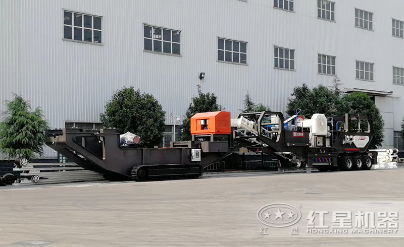 移動(dòng)破石機(jī)履帶或輪胎式行走底盤(pán)，機(jī)身更加靈活多變