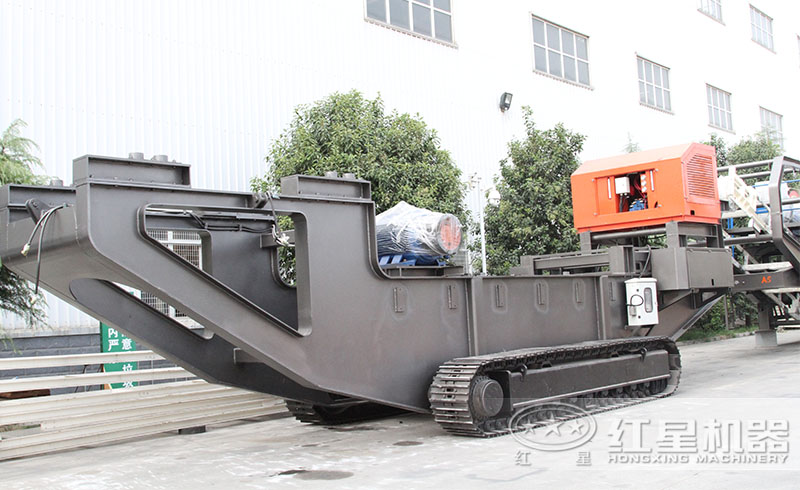 履帶式移動粗碎磕石機液壓驅(qū)動，更加智能高產(chǎn)
