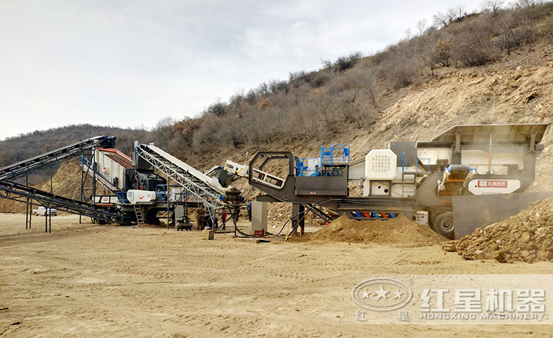 鄭州時產(chǎn)200噸的建筑垃圾破碎現(xiàn)場，流動式破碎機(jī)靈活轉(zhuǎn)場，就近生產(chǎn)