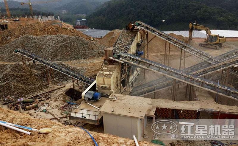 紅星用戶(hù)移動(dòng)式制砂生產(chǎn)線(xiàn)現(xiàn)場(chǎng)