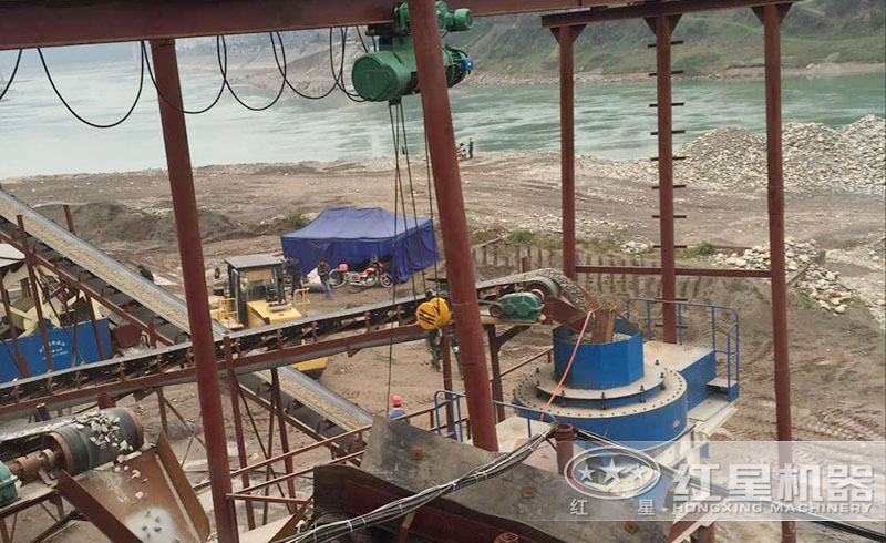 河沙開采加工現(xiàn)場