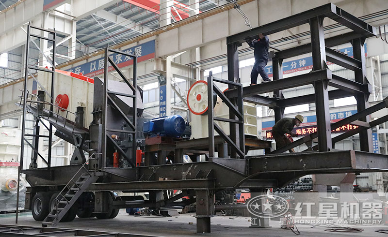 紅星移動式建筑垃圾破碎機(jī)鑄造車間