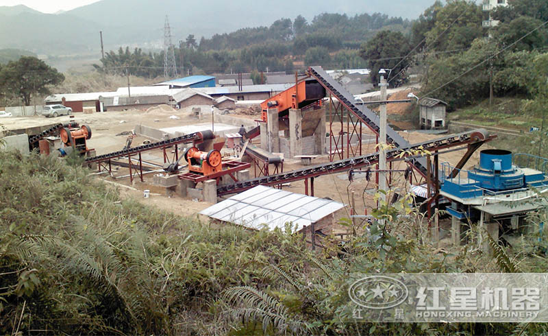 紅星用戶(hù)的機(jī)制砂制砂生產(chǎn)線(xiàn)現(xiàn)場(chǎng)