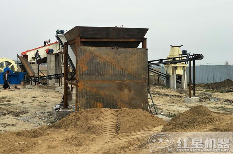 固定式制砂生產(chǎn)現(xiàn)場(chǎng)