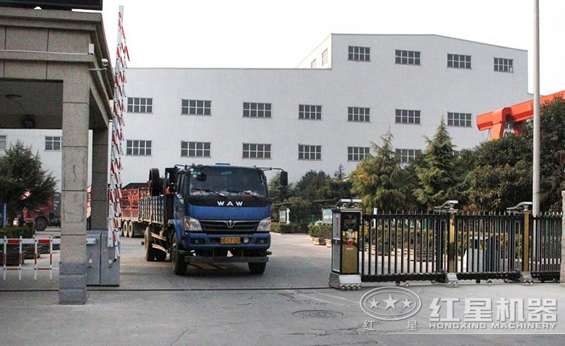 紅星反擊式破碎機(jī)發(fā)貨現(xiàn)場(chǎng)