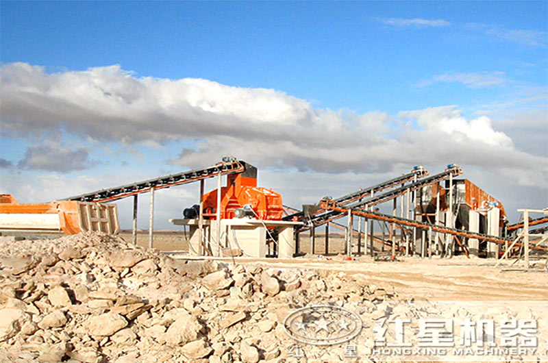 兩臺(tái)反擊式破碎機(jī)聯(lián)合作業(yè)現(xiàn)場(chǎng)