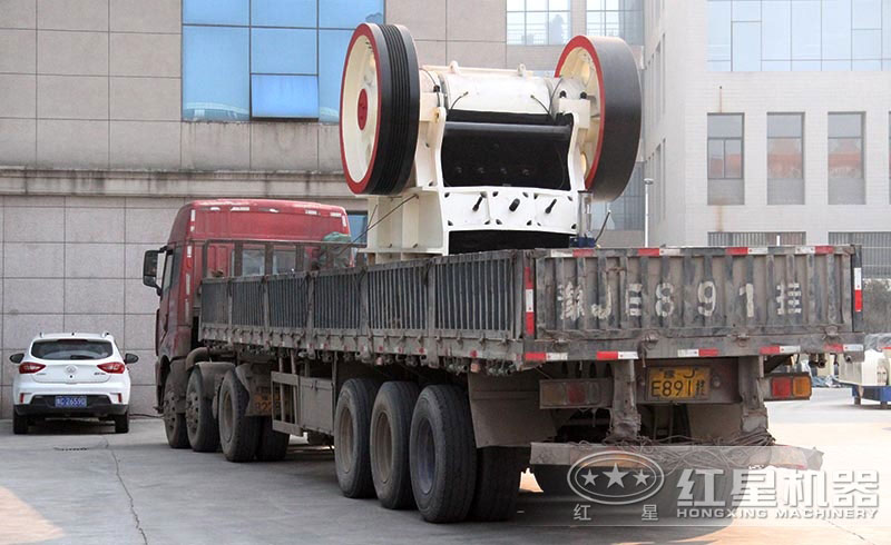 紅星顎式破碎機發(fā)貨現場