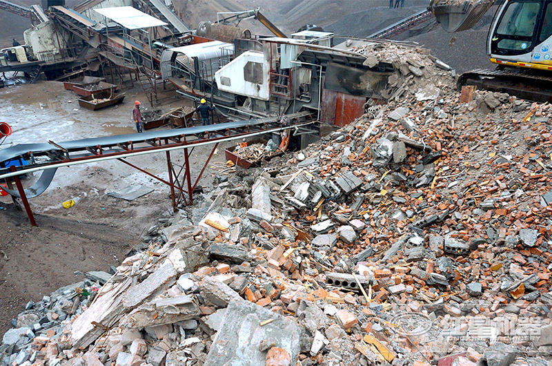 廢棄混凝土破碎現(xiàn)場(chǎng)