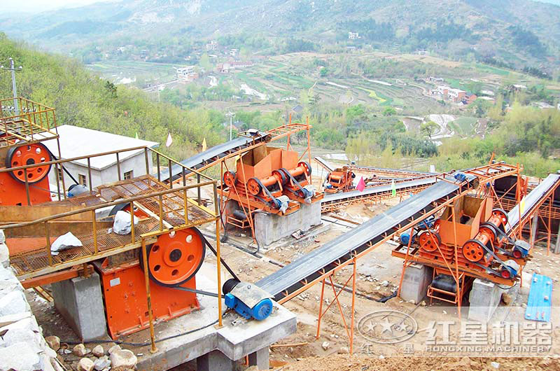 紅星顎式破碎機(jī)生產(chǎn)線現(xiàn)場(chǎng)，配置合理、高產(chǎn)運(yùn)行